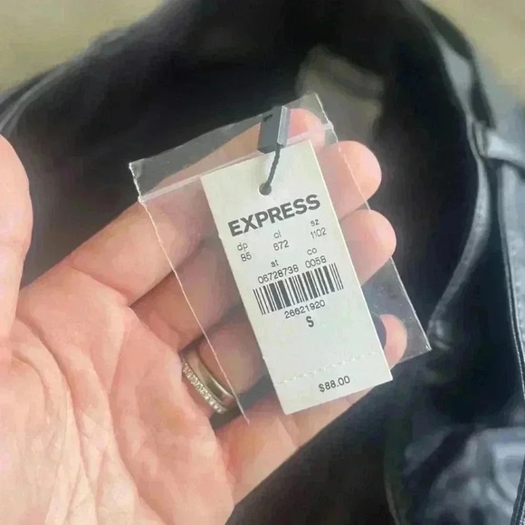 EXPRESS | Faux leather pleated cropped trouser pants with tie waist belt - Picture 3 of 4